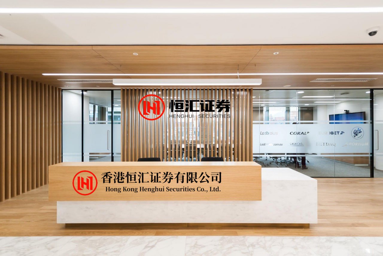 赚配网 怎么找靠谱外籍模特公司？价格透明 + 服务靠谱！这样找模特公司才对